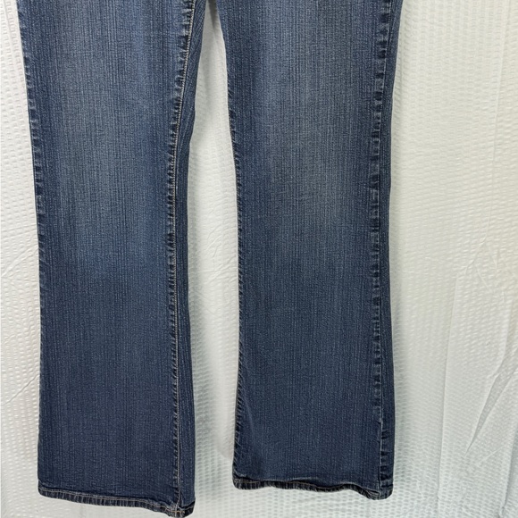 Vintage Old Navy Medium Wash Y2K Flared Low Rise Denim Jeans, Size 14 Stretch - Picture 8 of 12
